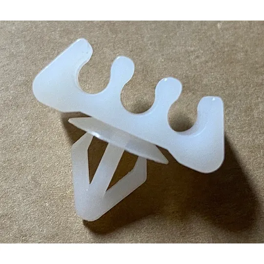 Trippel klips for 3/16" bremserør, 5-pakk