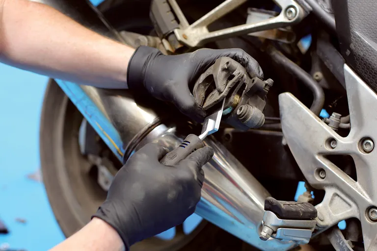 Pressverktøy for bremsekalipere på MC