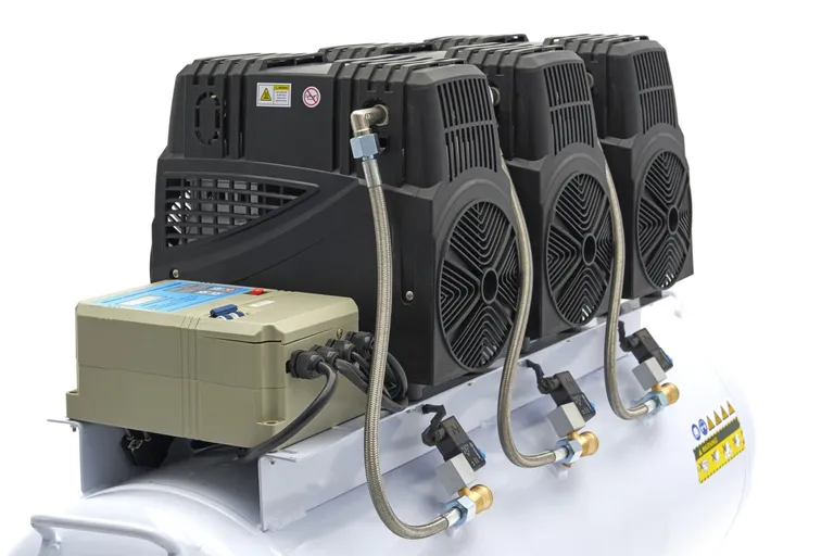 Stillegående kompressor, 5,5hk/150 l. 1-fas