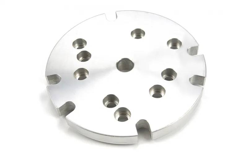 Adapterplate for montering av dreiechuck på rundmatingsbord