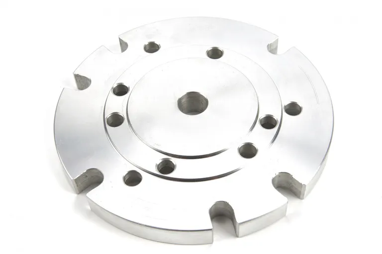 Adapterplate for montering av dreiechuck på rundmatingsbord