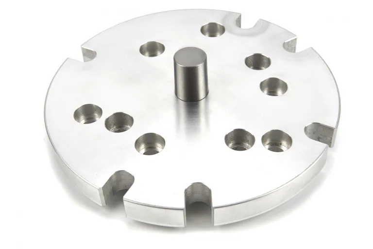 Adapterplate for montering av dreiechuck på rundmatingsbord