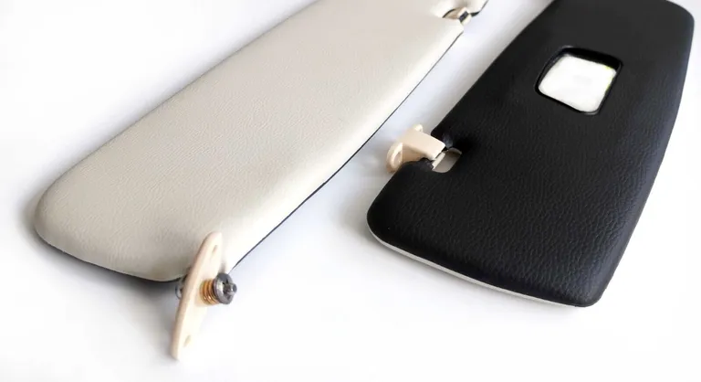 BMW E10 (2002) SUNVISOR CREAM & SVART